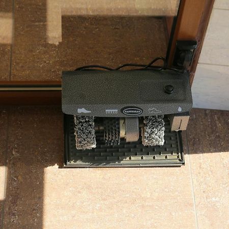 Green City Hotel Николайев Екстериор снимка
