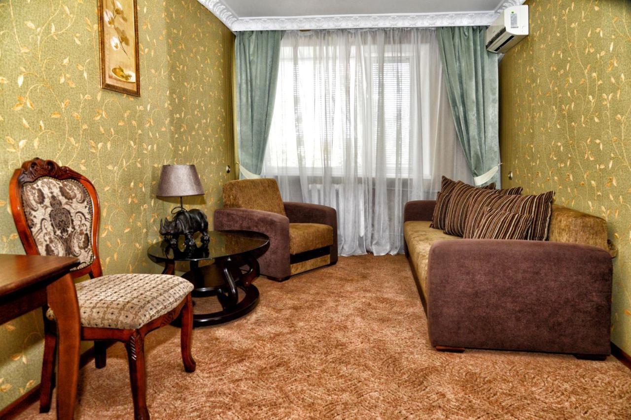 Green City Hotel Николайев Екстериор снимка