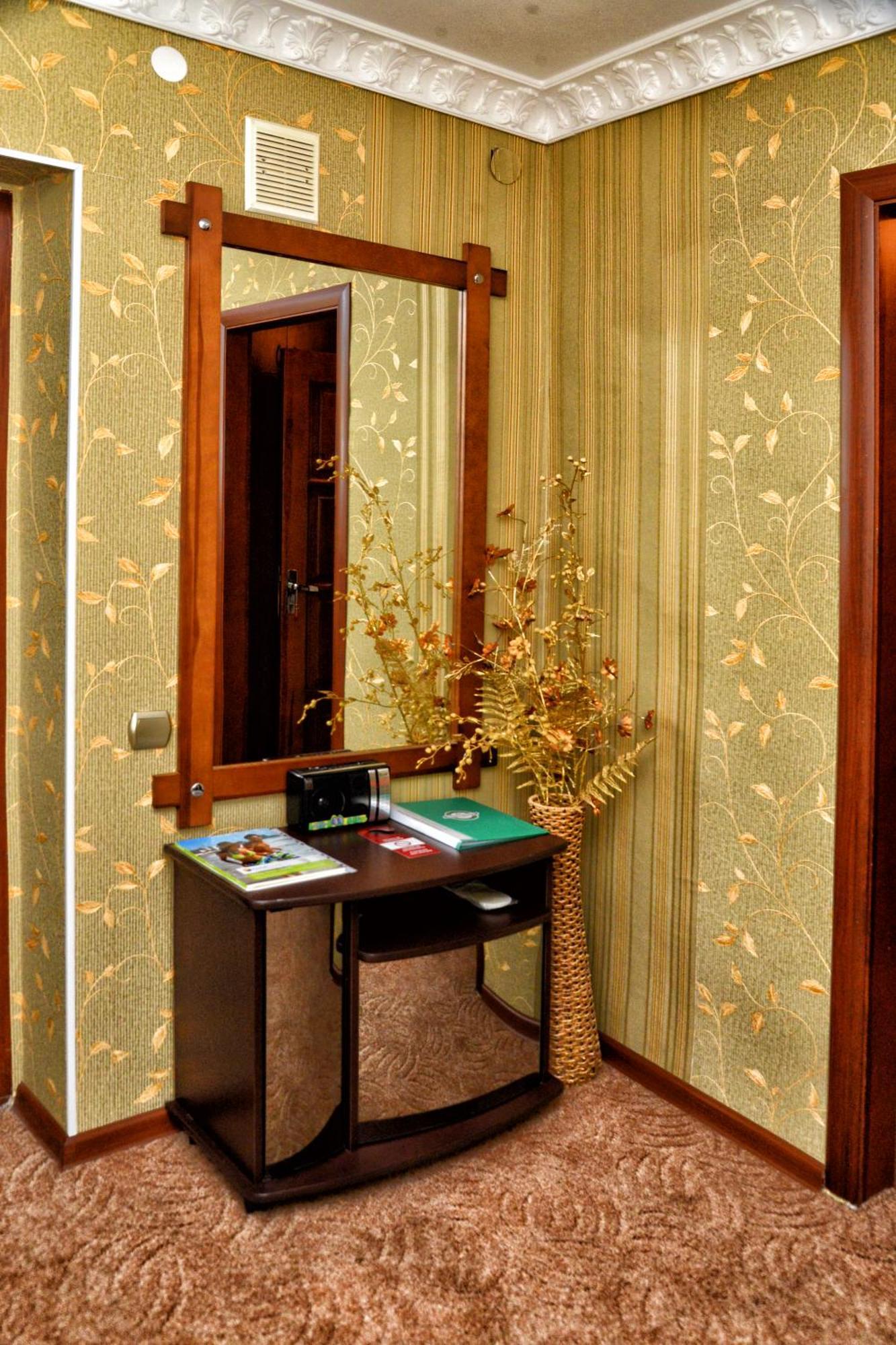 Green City Hotel Николайев Екстериор снимка