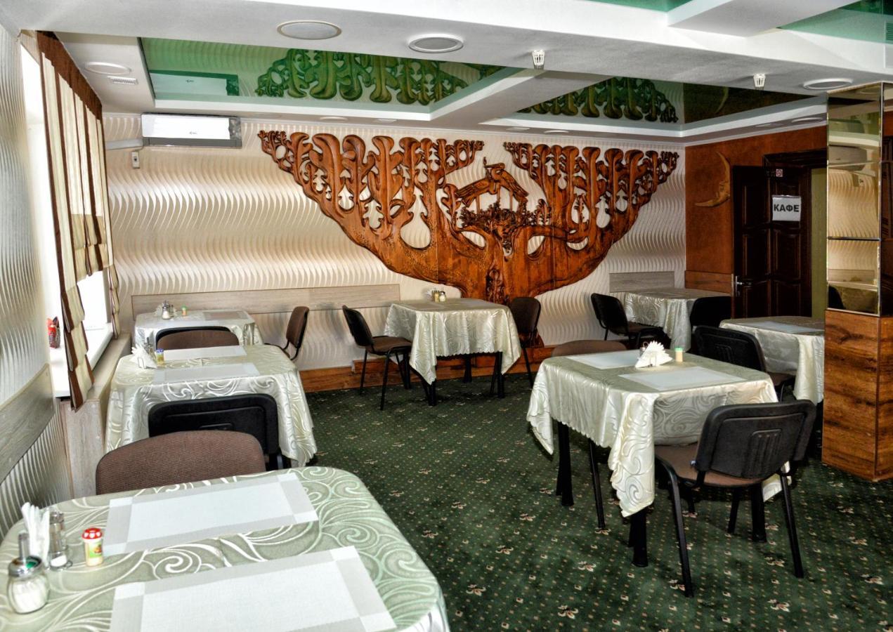 Green City Hotel Николайев Екстериор снимка