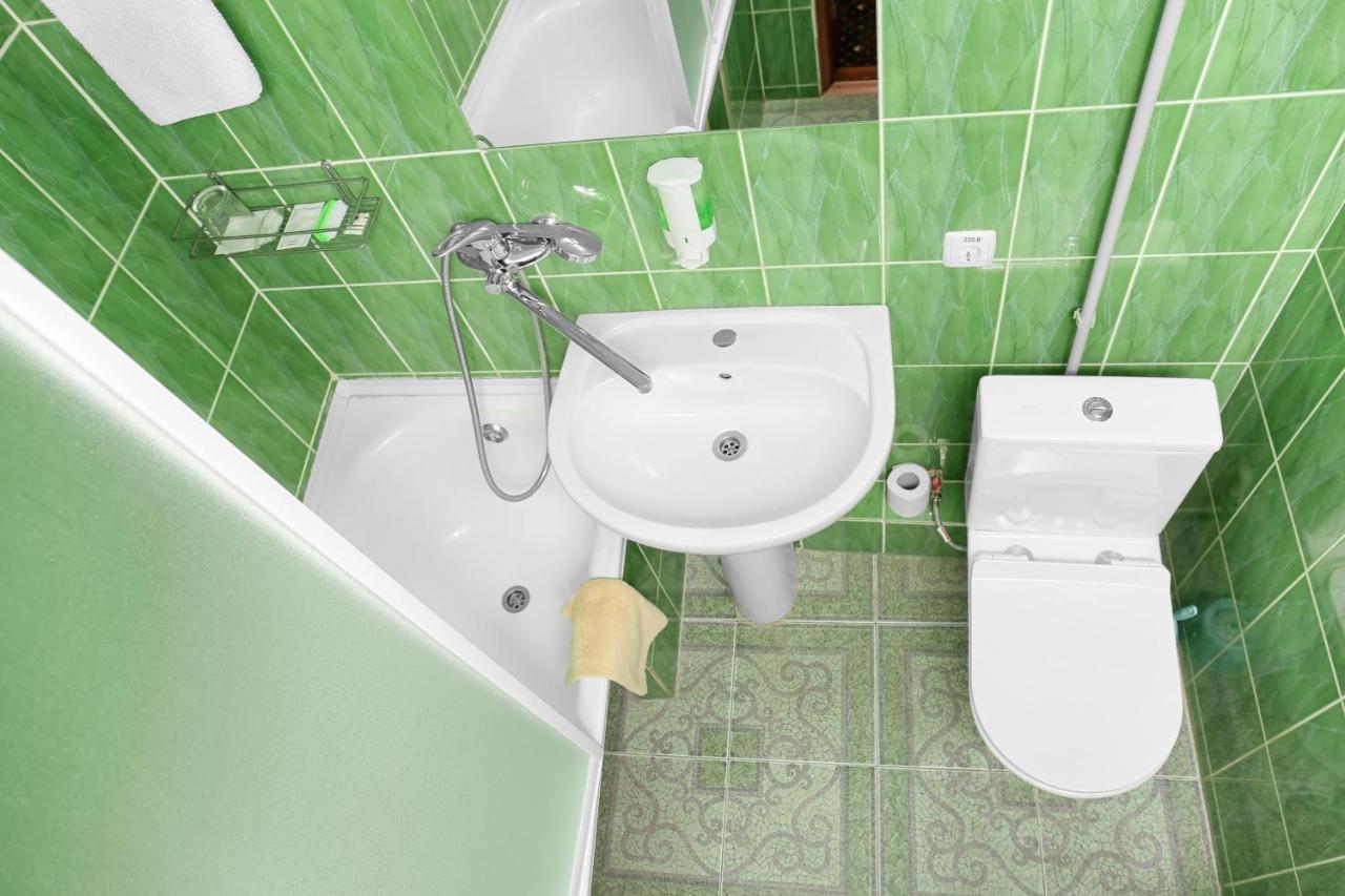 Green City Hotel Николайев Екстериор снимка