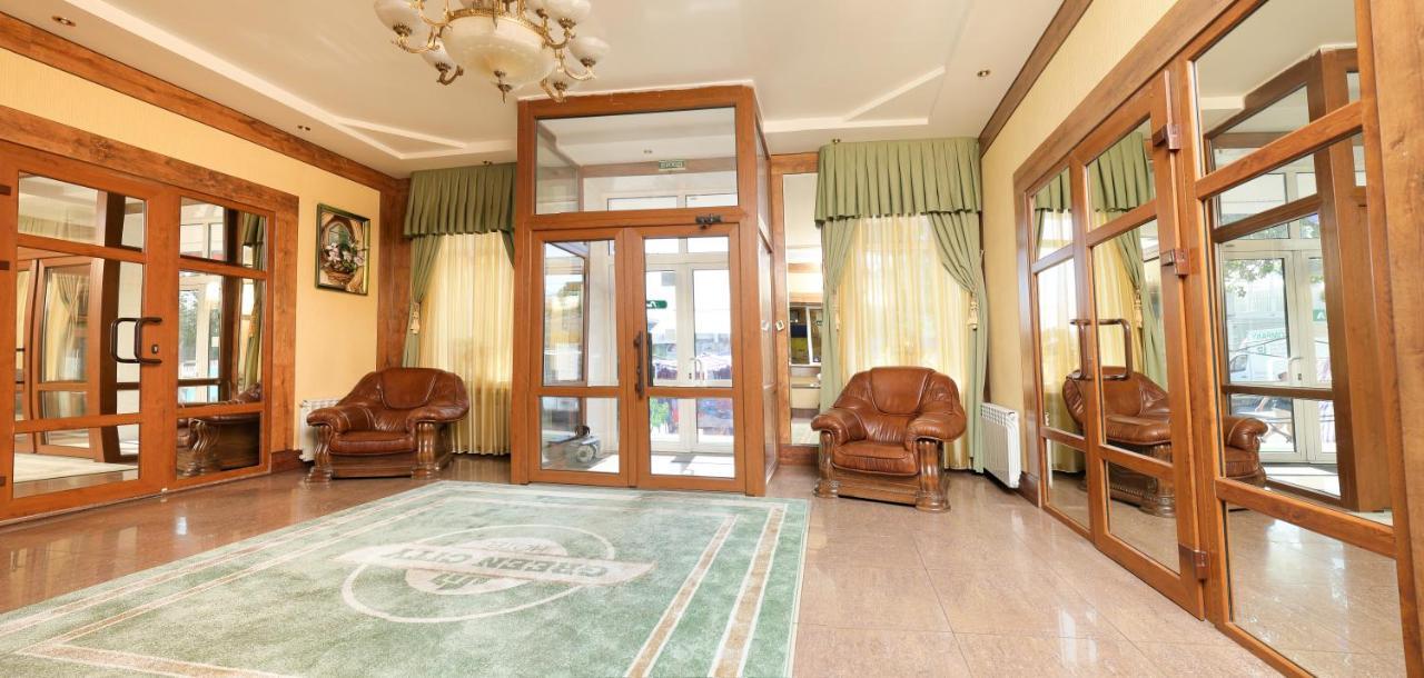 Green City Hotel Николайев Екстериор снимка