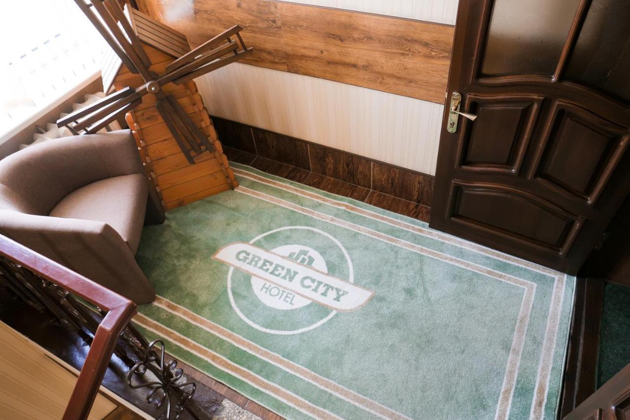 Green City Hotel Николайев Екстериор снимка