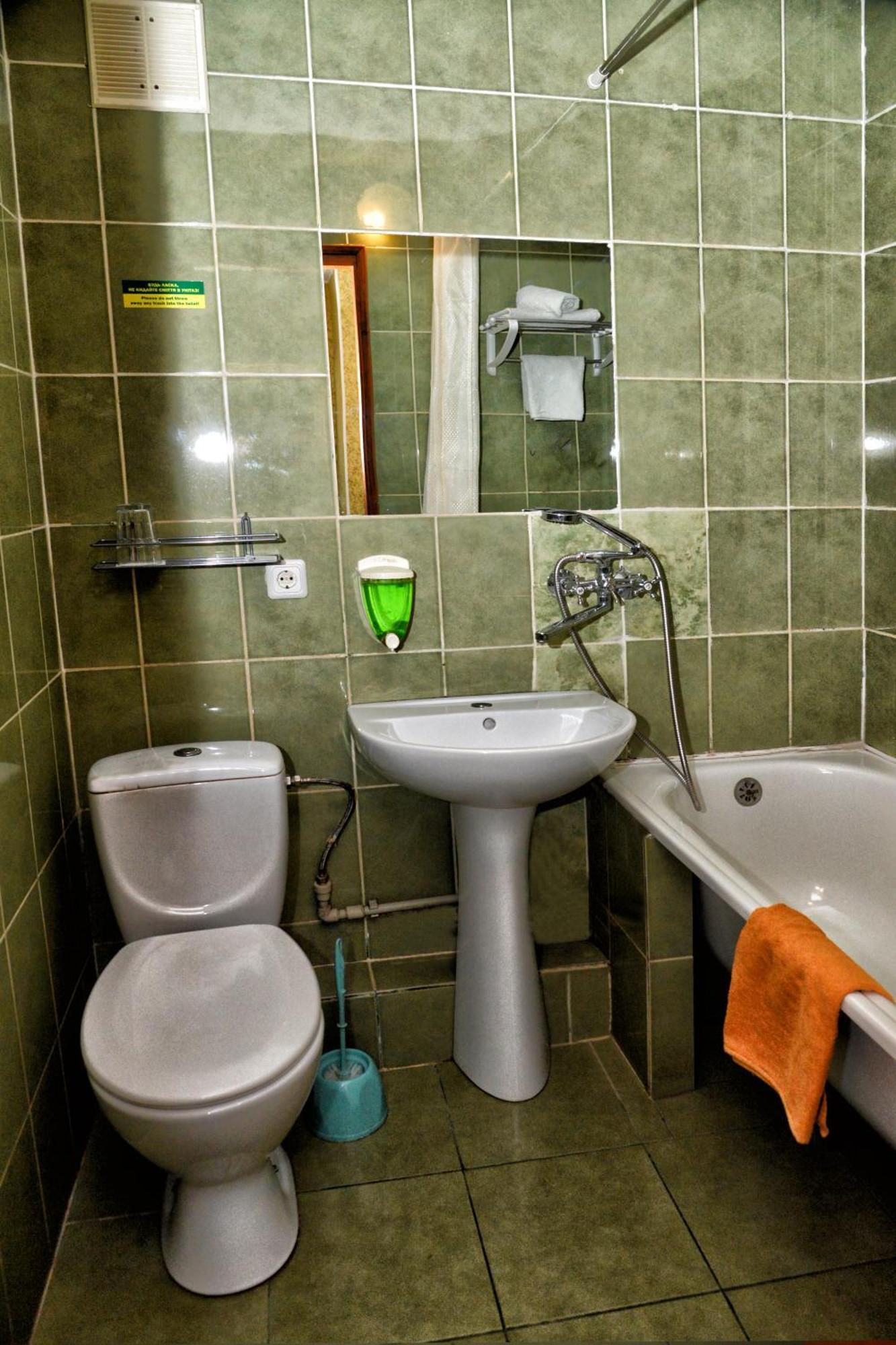 Green City Hotel Николайев Екстериор снимка